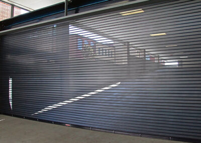 Porta de enrolar automatizada