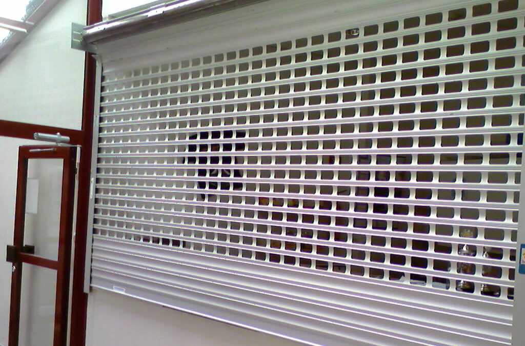 Porta automatizada de enrolar em Benjamin Constant: soluções para serralheiros